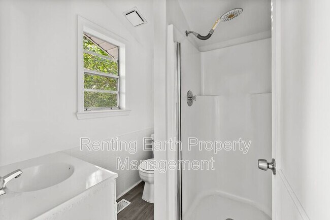 Building Photo - 1736 Mountain Dr