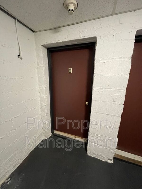 Building Photo - 106 Woodside Green