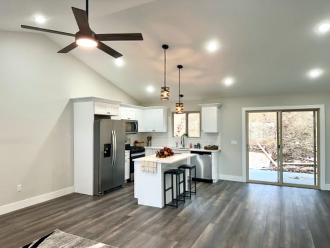 Building Photo - 1966 Burning Bush Ct