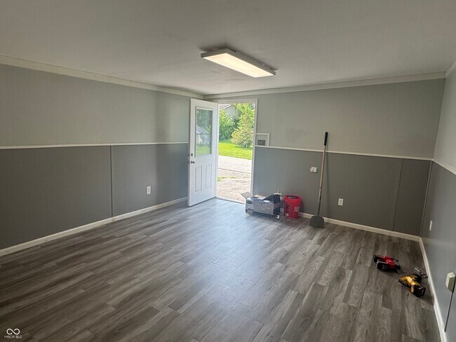 Building Photo - 308 S Range St