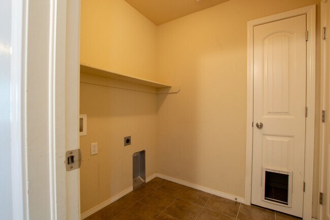 Building Photo - 15316 Nightshade Dr