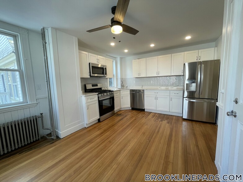 Building Photo - 79 Brook St