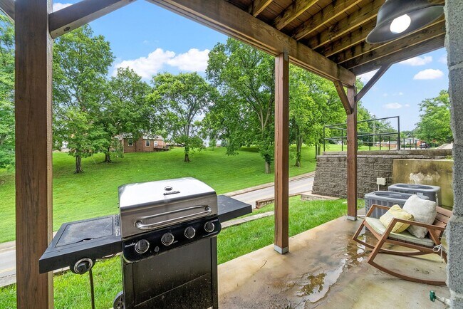 Building Photo - Large 3 Bedroom 3 1/2 Bath Condo For Rent ...
