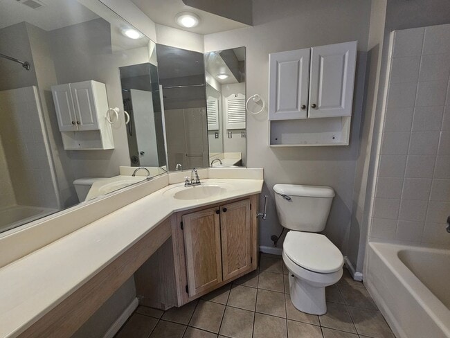 Building Photo - Lake Smith Condos