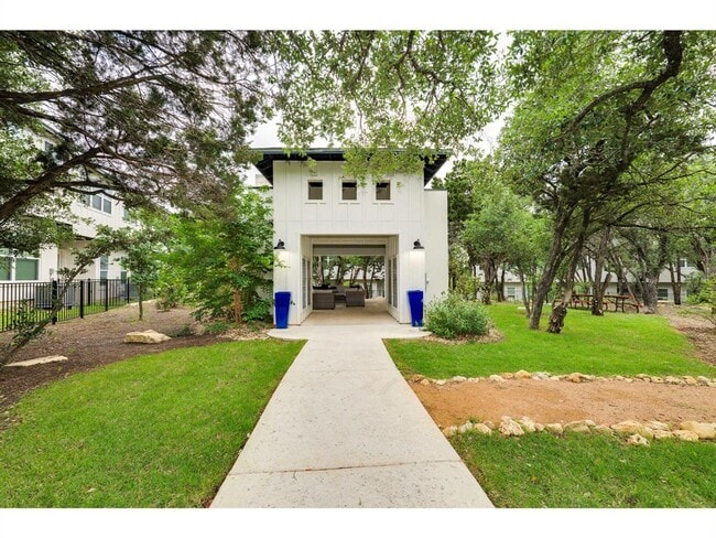 Building Photo - 12001 Vista Parke Dr