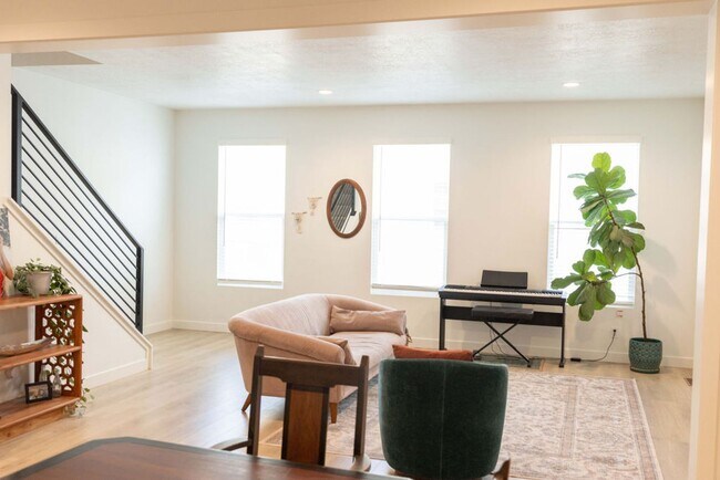 Building Photo - 638 Autumn Ash Cir
