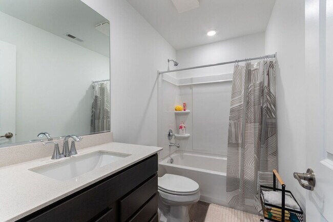Building Photo - 16515 Golden Vly Ln