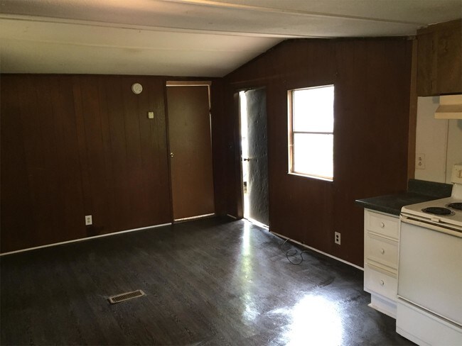 Building Photo - 6698 Skyview Dr SE