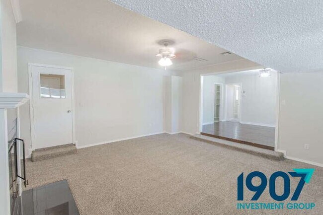 Building Photo - Charming 3-Bedroom Home in Moore with Spac...