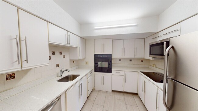 Primary Photo - 1731 Beacon St