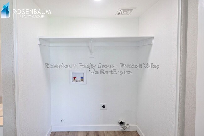 Building Photo - 8983 E Volcano Dr