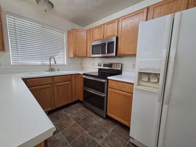 Building Photo - Charming Home in Woods Cross - Ready To Move!