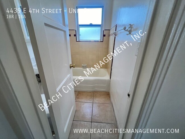 Building Photo - Cute One Bedroom Blocks Away from Beach an...