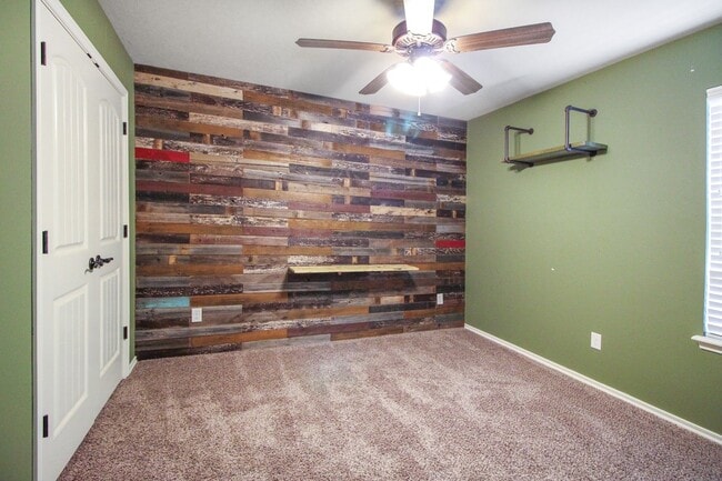 Building Photo - Charming 3 Bed 2 Bath With Office