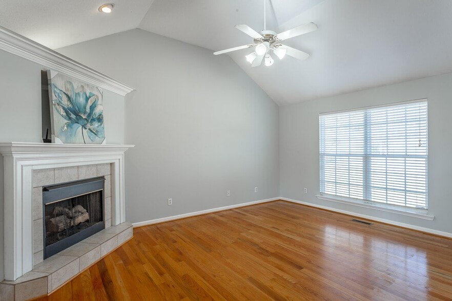 Building Photo - 946 Fuller Glen Cir