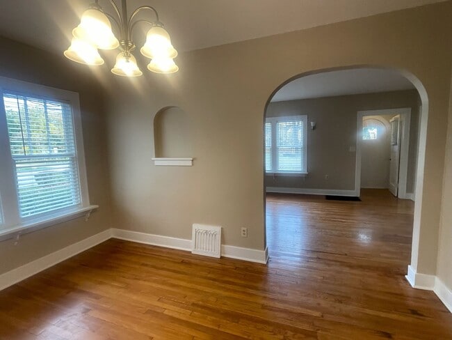 Building Photo - Charming 3-Bedroom, 2-Bathroom Williams Bay Home with Spacious Attic