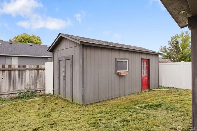 Building Photo - 4 bed, 3.5 bath home in cul-de-sac