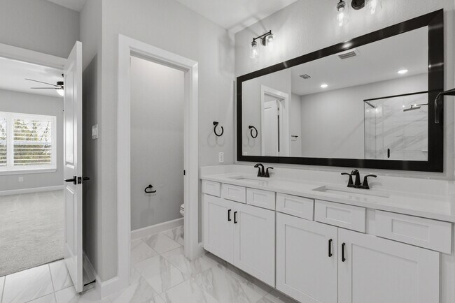 Building Photo - 2151 Creekside Breeze Dr