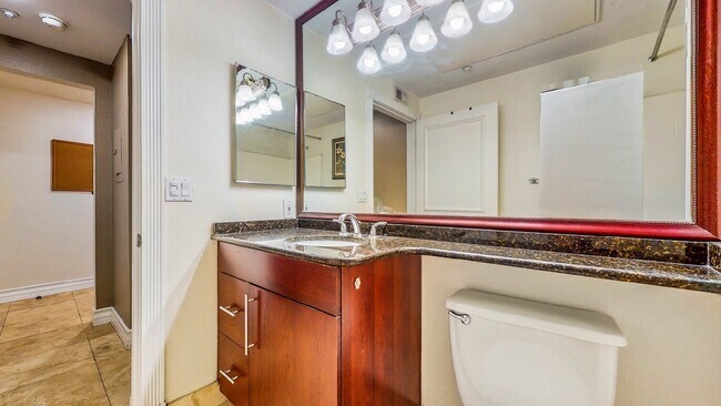 Building Photo - "Chic Las Vegas Condo Oasis: 1-Bedroom Gem with Granite Touch - 692 Sq Ft of Style!"