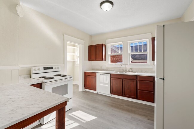 Building Photo - Newly remolded 3 BR with Hardwood Floors