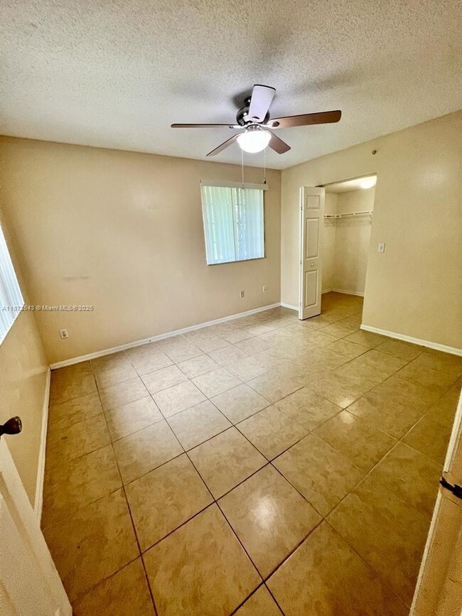 Building Photo - 400 Crestwood Ct N