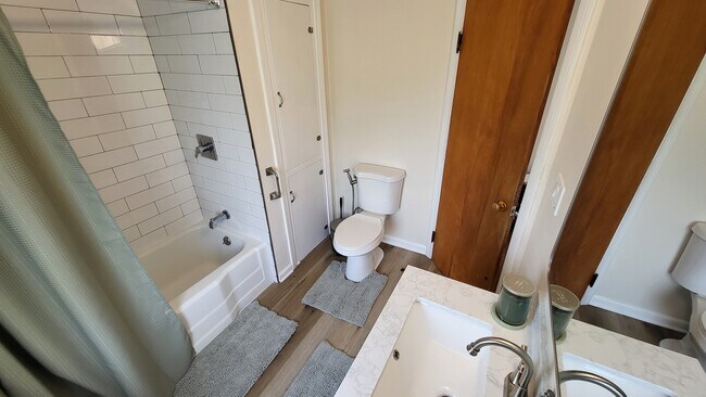 Bathroom - 156 Stoneleigh Ave
