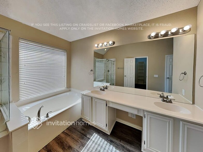 Building Photo - 429 Vasey Oak Dr
