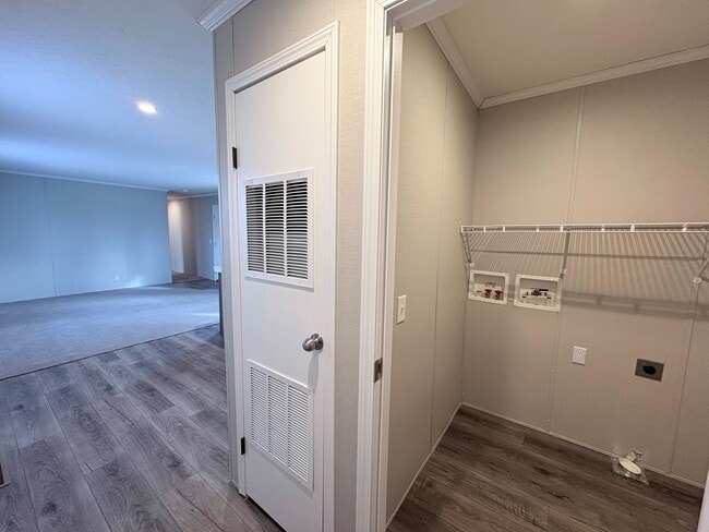 Building Photo - 10610 State Rte 762