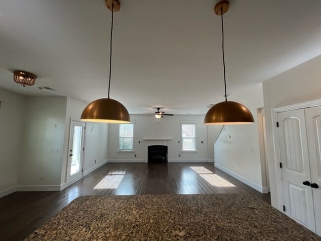 Building Photo - Beautiful 3 Bedroom + Flex Room in Gated C...