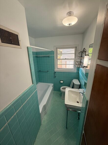 Building Photo - 2020 N 61st St