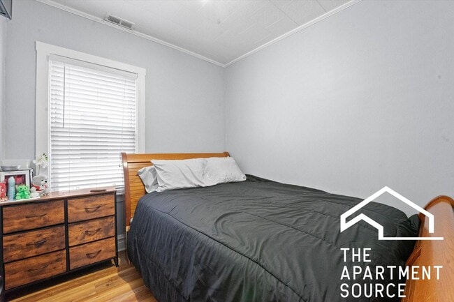 Building Photo - 4135 W Henderson St