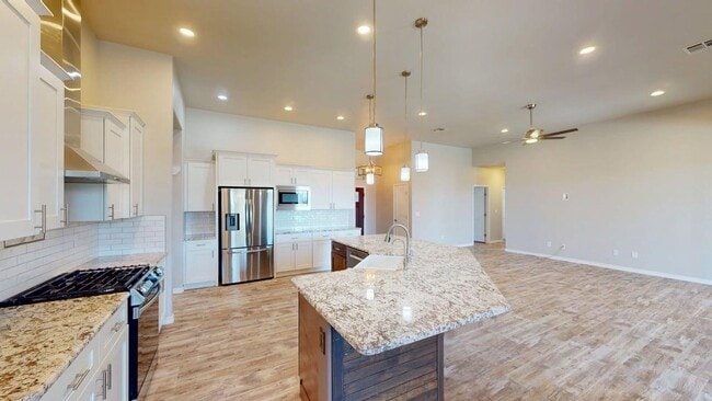 Building Photo - 490 Montecito Dr