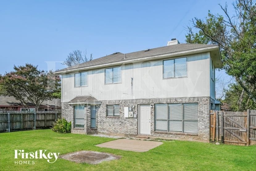 Building Photo - 911 Blewitt Dr