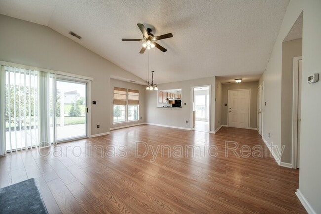 Building Photo - 120 Lantana Dr