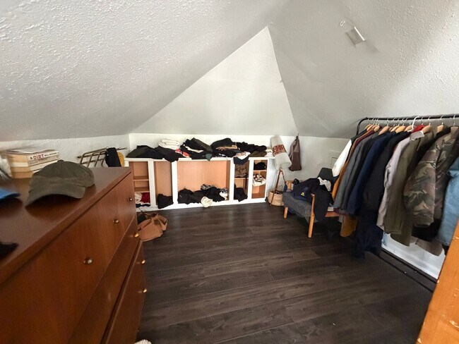 Building Photo - Charming 1,100 Sq Ft 2BR Home in South Park - Prime Seattle Location - Washer/Dryer in Unit!