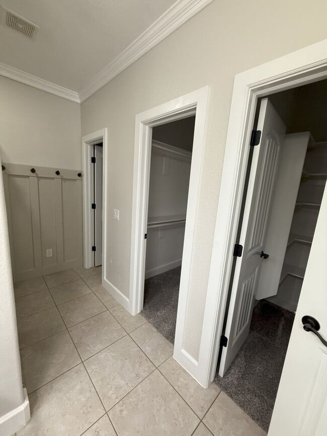 Building Photo - 3 Bedroom 2 Bathroom home. Available NOW!