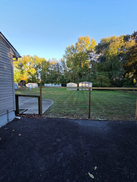 Building Photo - 163 Lanning Ave