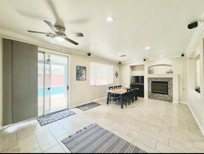 Building Photo - 8842 Sierra Linda Dr