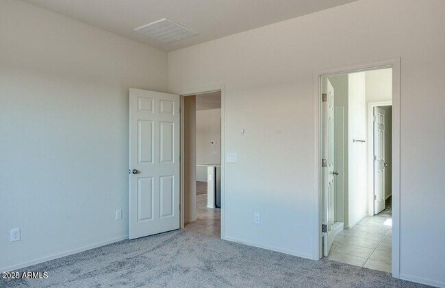 Building Photo - 18354 N Buckhorn Trail