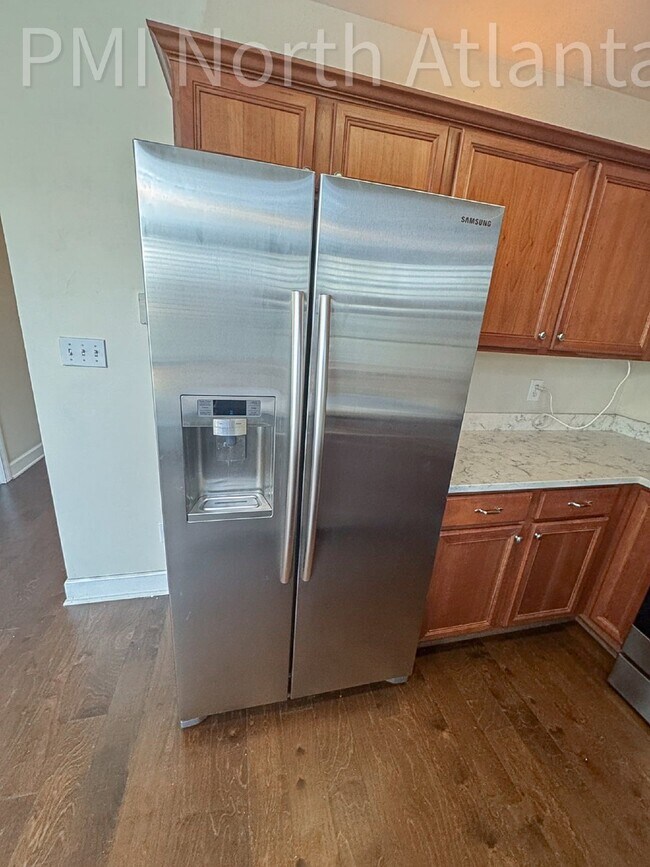 Building Photo - Easy Living in the Heart of Sandy Springs