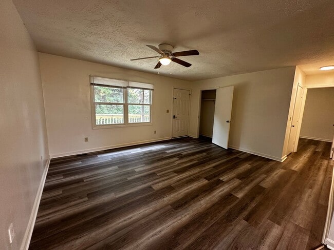 Building Photo - Fully Updated Duplex in Blacksburg