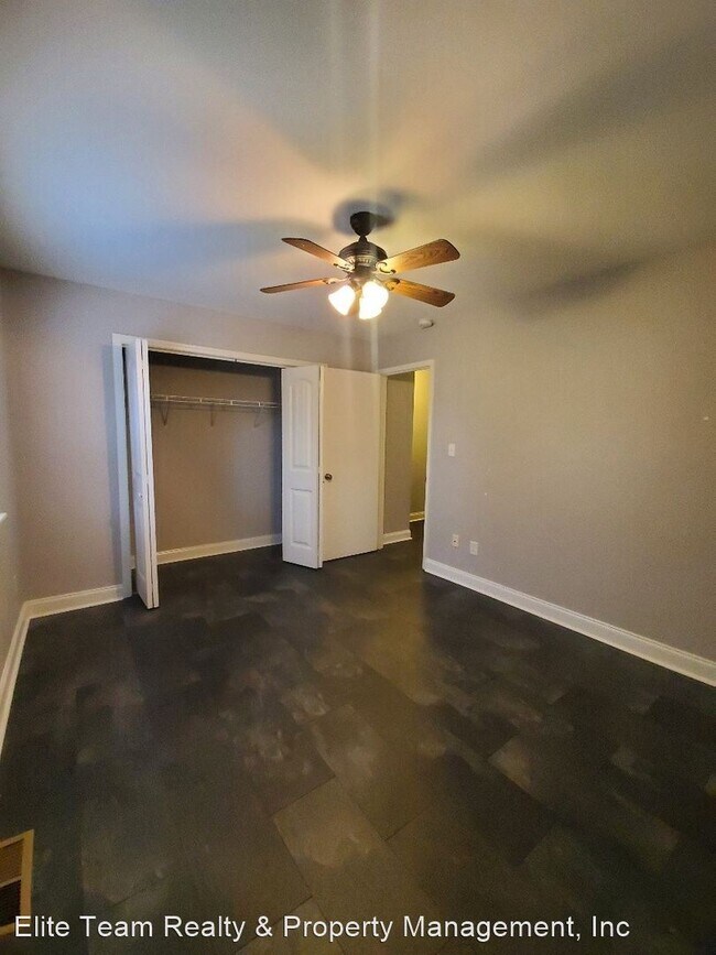 Building Photo - 2 br, 1.5 bath House - Cemetery St 309 Unit D