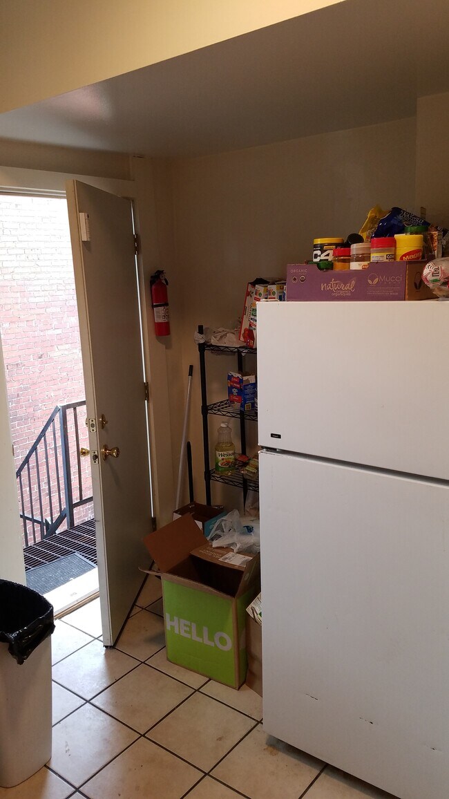 Kitchen - 341 S Bouquet St