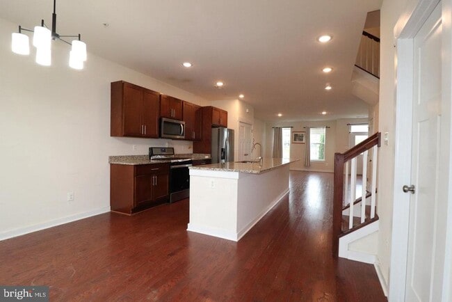 Building Photo - 414 Waverley Dr