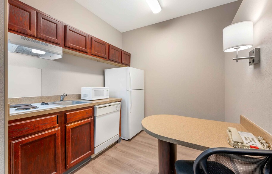 Building Photo - Furnished Studio-Indianapolis - Airport - ...