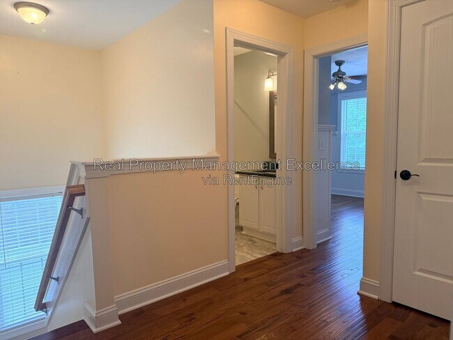 Building Photo - 305 Holly Thorn Trace