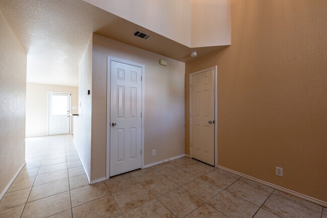 Building Photo - 337 Longhorn Way
