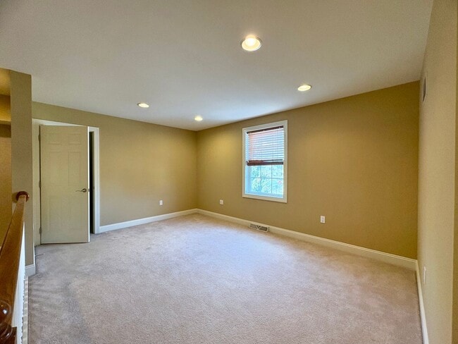 Building Photo - 3 bedroom 2.5 bathroom Townhome in Mount Joy!