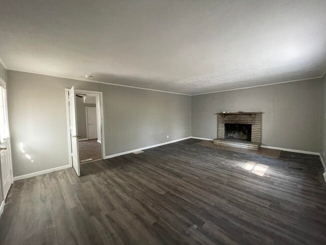 Building Photo - 826 Carneal Rd
