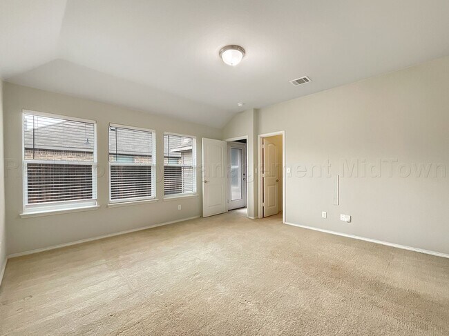 Building Photo - 2053 Leonard Ranch Rd